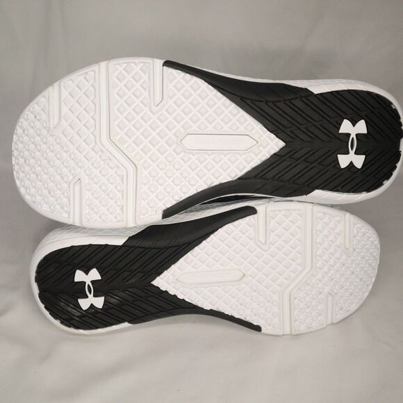 Under Armour Charged Black Sneaker Shoe Mens Size 11 in box